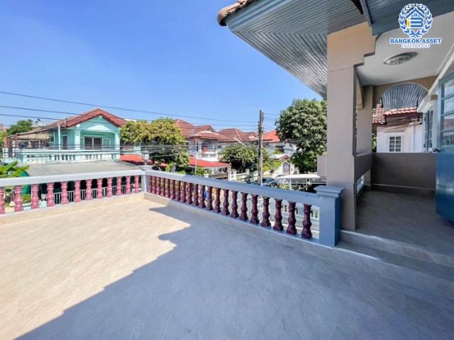 *****บ้านเดี่ยวมือสองย่านนนทบุรี ม. ศราวัณวิลล์ แจ้งวัฒนะ บนเนื้อที่ 54 ตร.ว. ฟังก์ชัน 4 ห้องนอน 3 ห้องน้ำ 3 ที่จอดรถ บ้านรีโนเวทใหม่ สภาพสวยพร้อมอยู่ แถมเครื่องปรับอากาศ บนทำเลเชื่อมต่อทุกการเดินทาง ใกล้รถไฟฟ้าสายสีชมพู "สถานีแจ้งวัฒนะ-ปากเกร็ด" และทางด่วน "ศรีรัช"